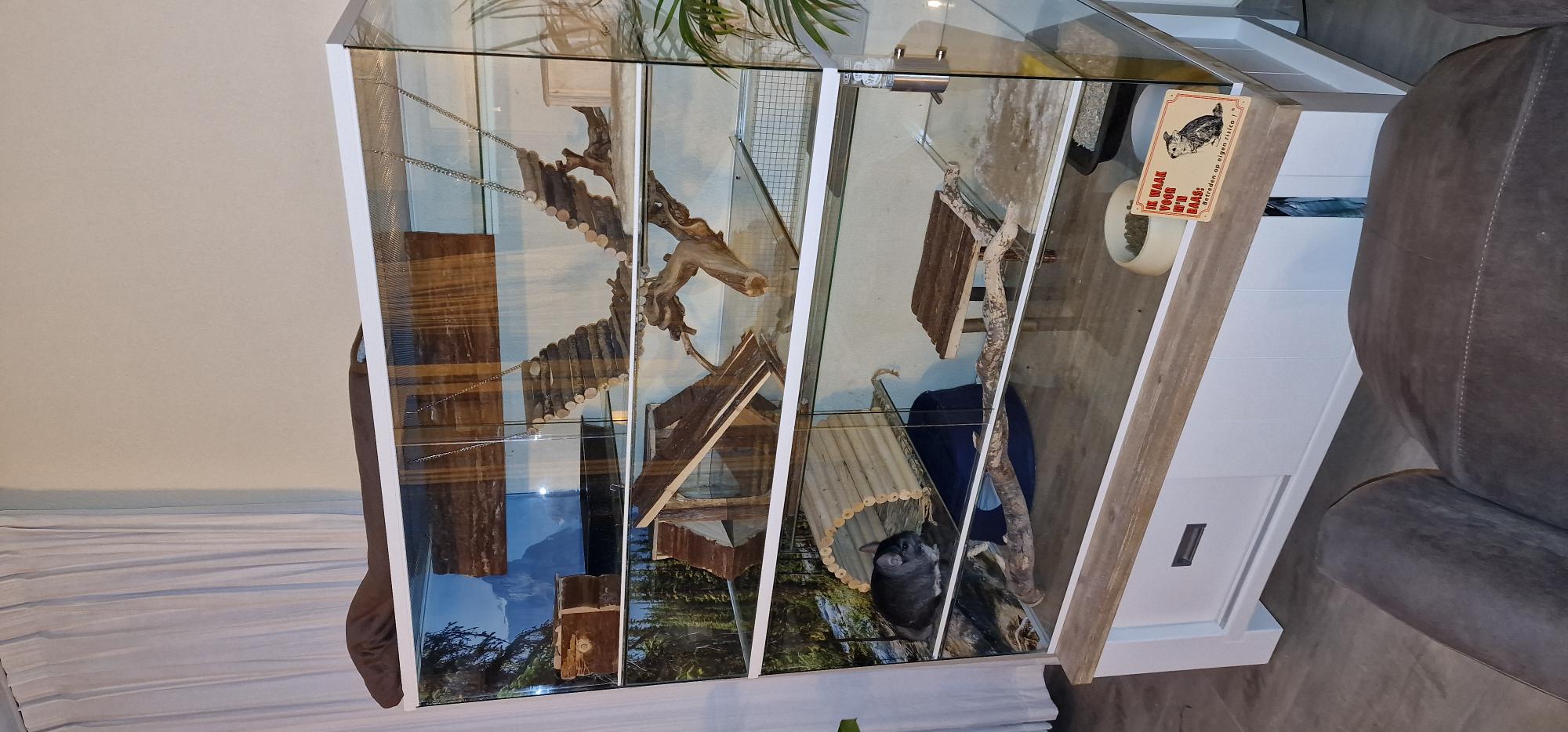Chinchilla Terrarium van glas met schuifruiten en glazen Plateaus 